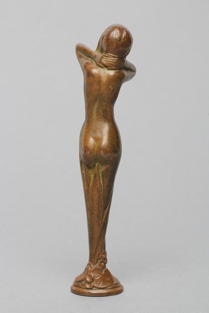 A GENTLEMAN'S ART NOUVEAU BRONZE HAND SEAL Image