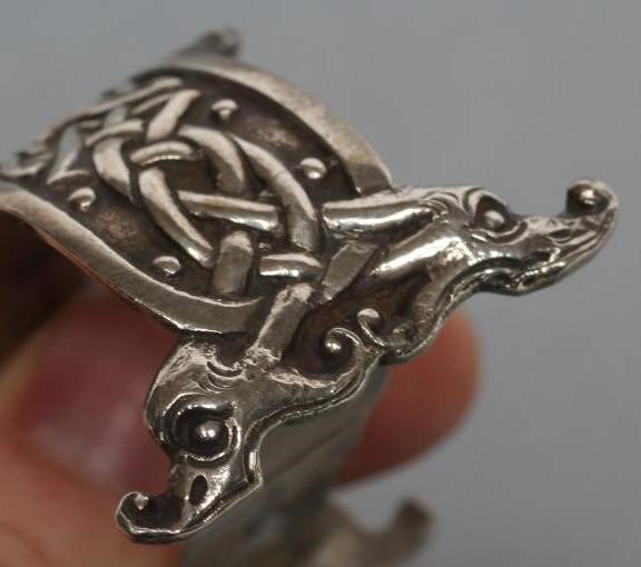 A PAIR OF EDWARDIAN NAPKIN RINGS Image