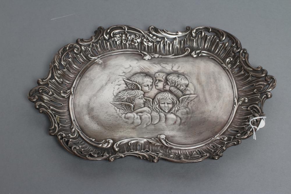 AN EDWARDIAN DRESSING TABLE TRAY Image