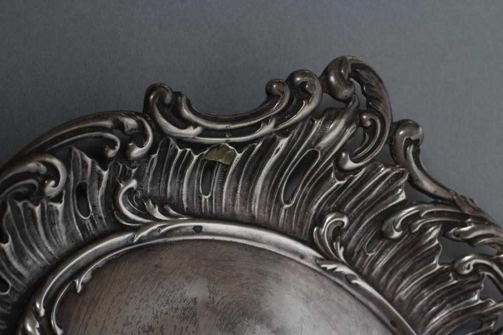 AN EDWARDIAN DRESSING TABLE TRAY Image