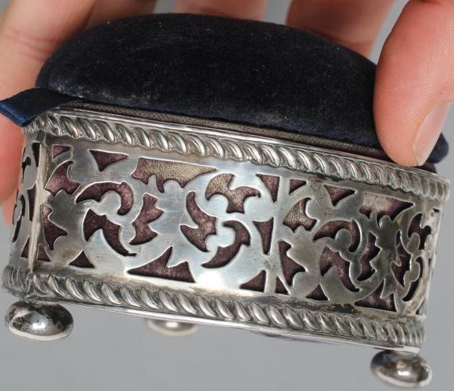 AN EDWARDIAN DRESSING TABLE BOX Image