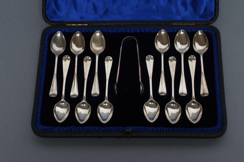 A SET OF TWELVE LATE VICTORIAN COFFEE SPOONS Image