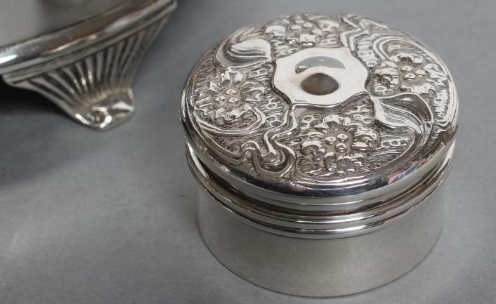 A DRESSING TABLE BOX Image