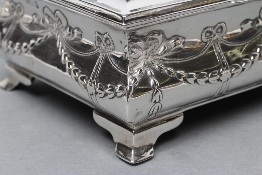 AN EDWARDIAN DRESSING TABLE BOX Image