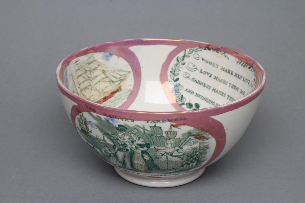 A SUNDERLAND PINK LUSTRE SMALL POTTERY BOWL Image