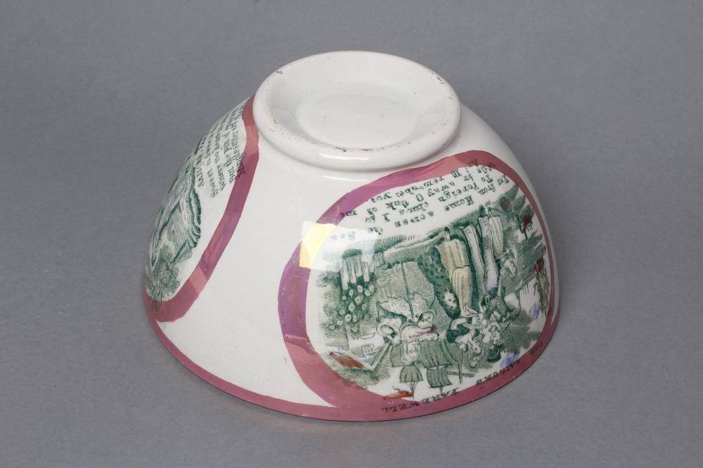 A SUNDERLAND PINK LUSTRE SMALL POTTERY BOWL Image