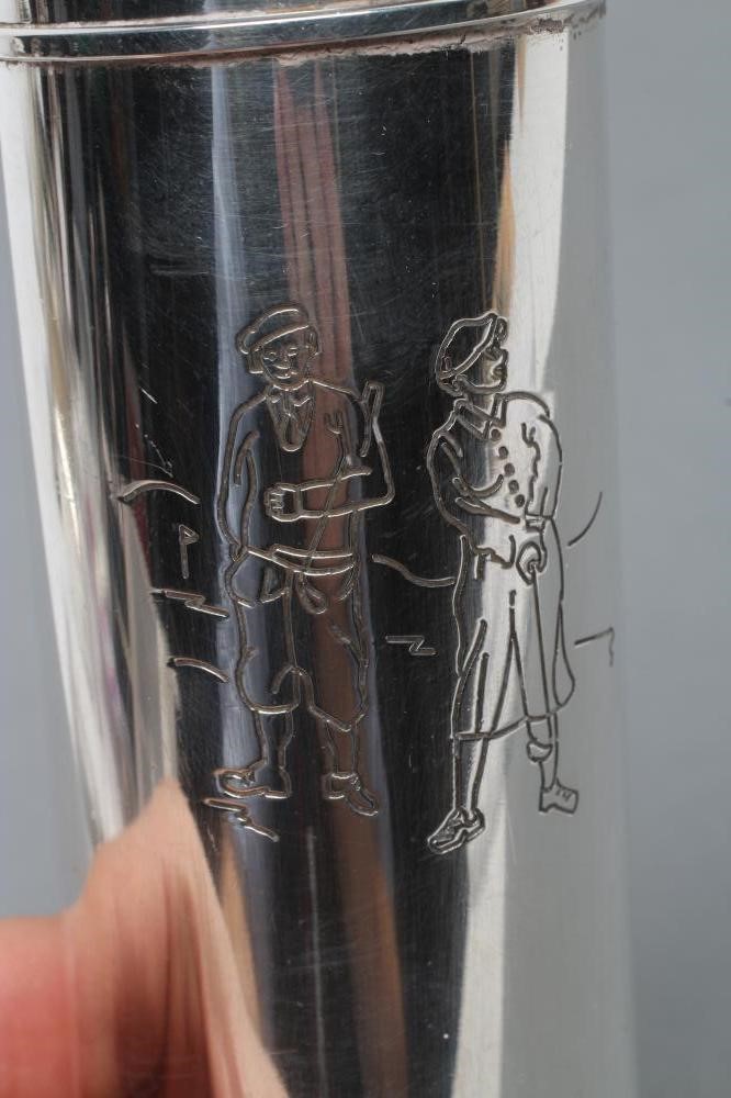 A GOLF BALL HOLDER AND COVER Image