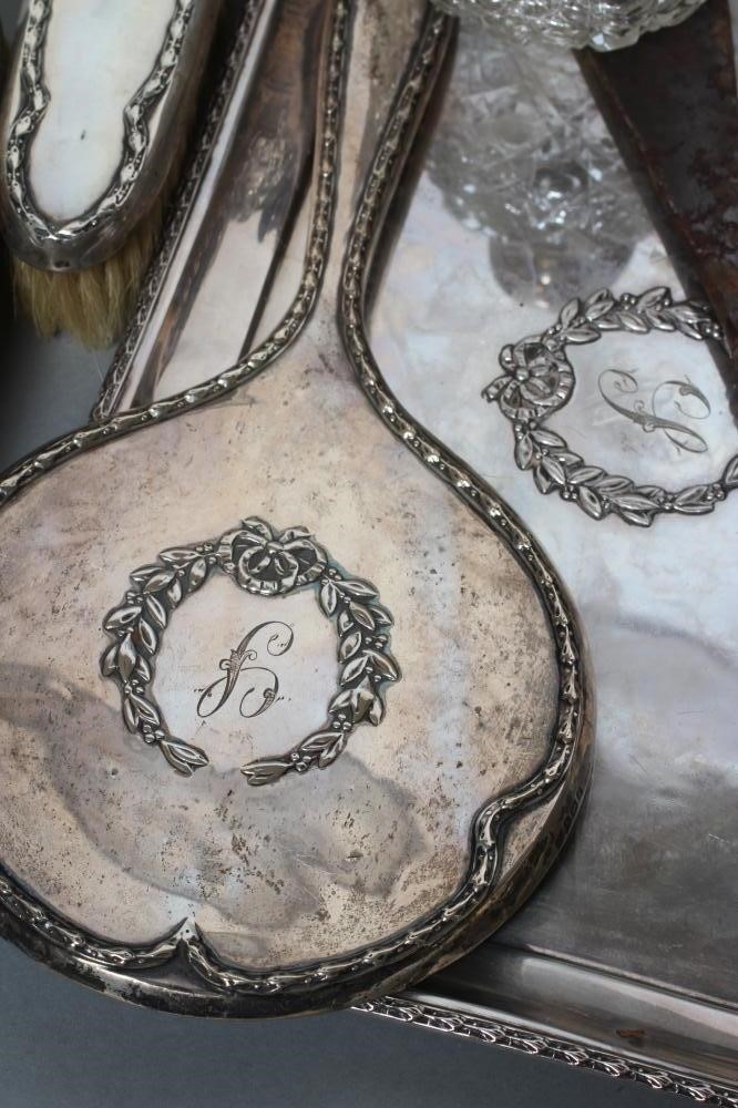 AN EDWARDIAN ELEVEN PIECE DRESSING TABLE SET Image