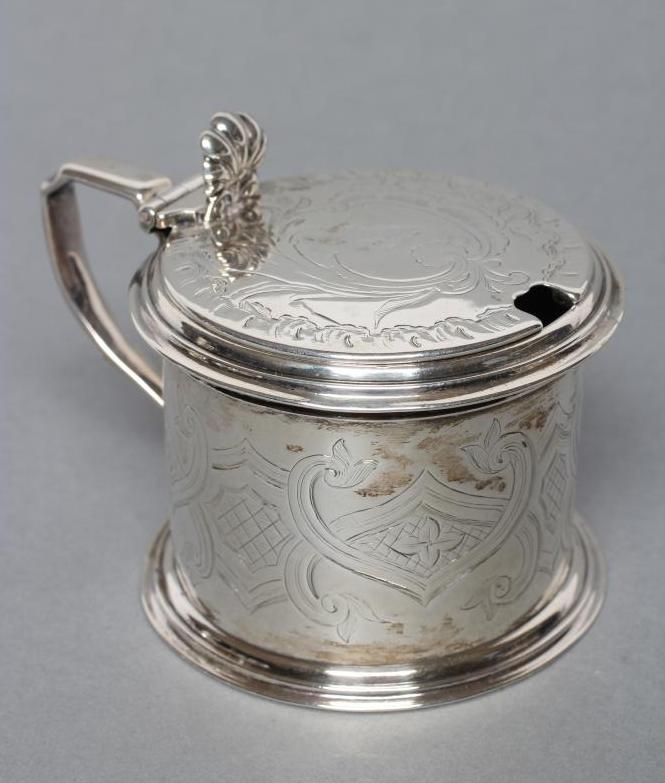 AN EARLY VICTORIAN DRUM MUSTARD Image