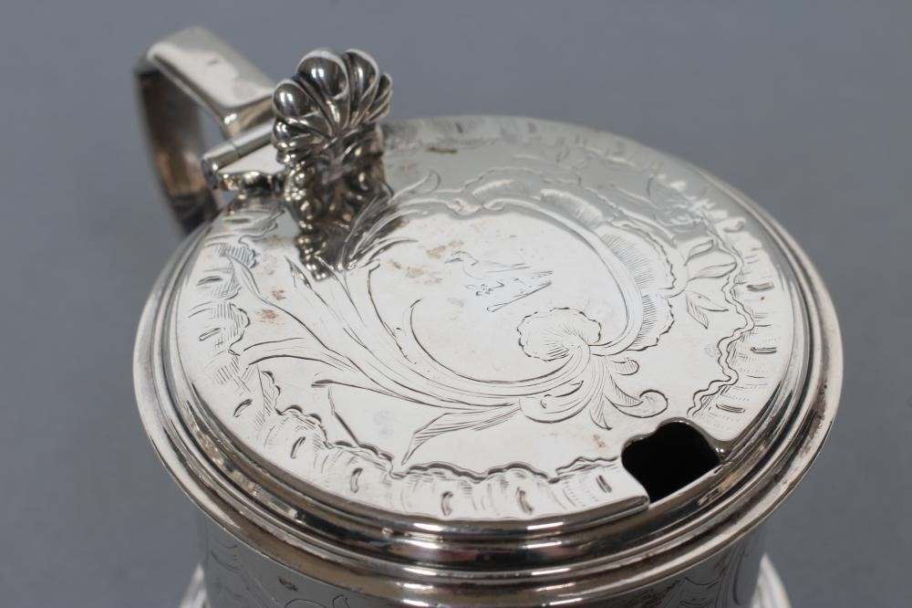 AN EARLY VICTORIAN DRUM MUSTARD Image