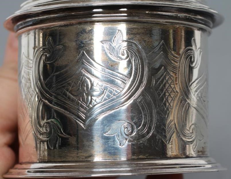 AN EARLY VICTORIAN DRUM MUSTARD Image