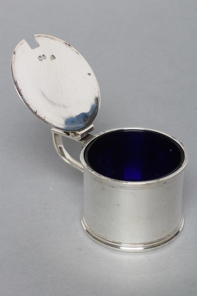 AN EARLY VICTORIAN DRUM MUSTARD Image