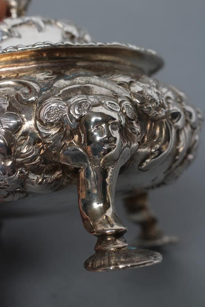 AN EARLY VICTORIAN SCOTTISH CAULDRON MUSTARD Image