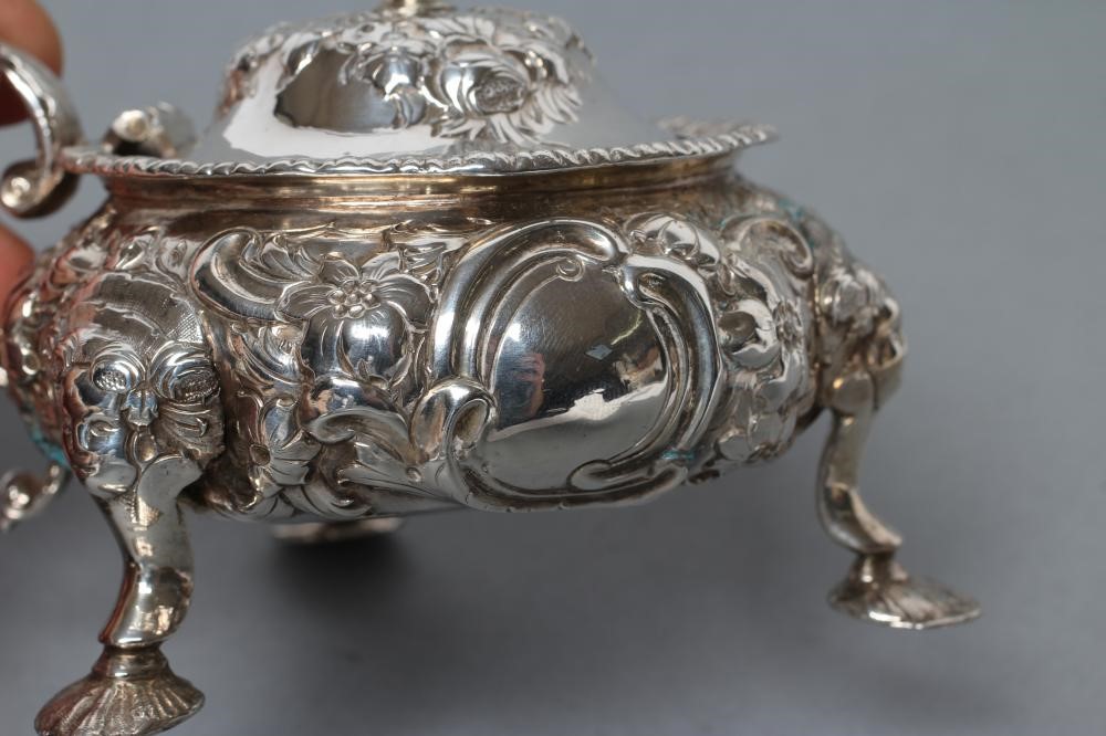 AN EARLY VICTORIAN SCOTTISH CAULDRON MUSTARD Image