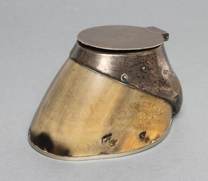 AN EDWARDIAN HORSE HOOF INKWELL/MATCH HOLDER Image