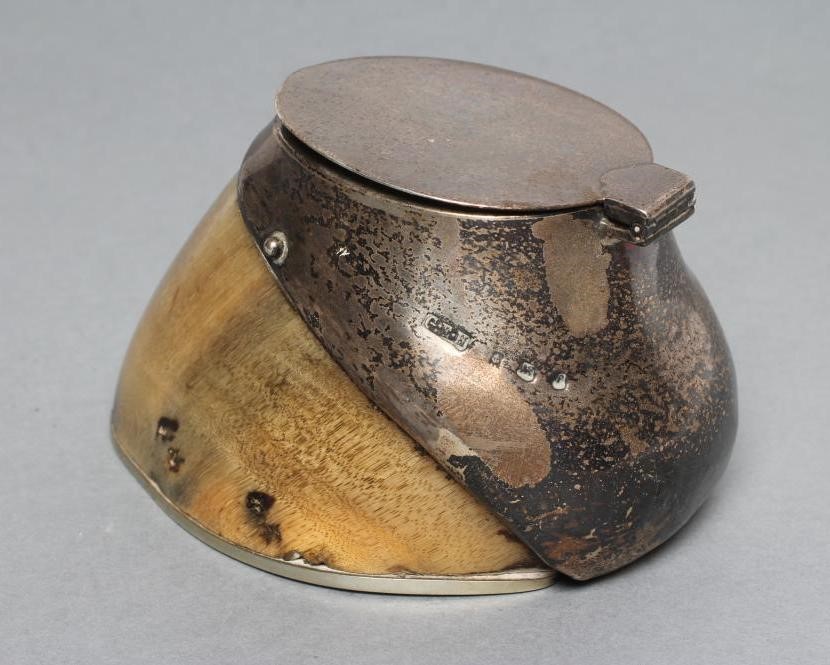 AN EDWARDIAN HORSE HOOF INKWELL/MATCH HOLDER Image