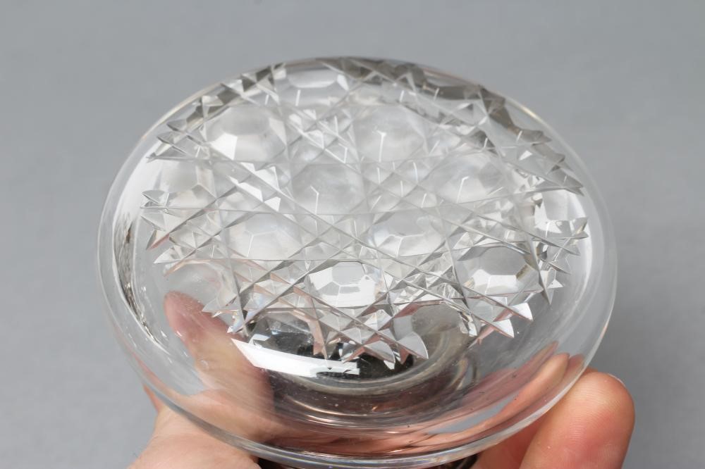 A LATE VICTORIAN CLEAR GLASS INKWELL Image