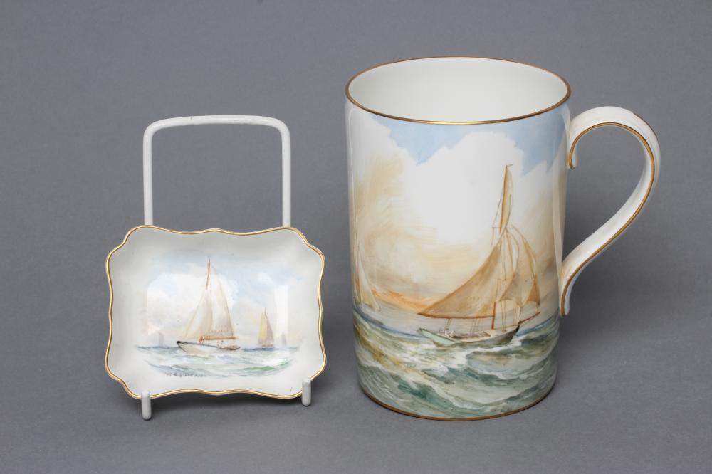 A ROYAL CROWN DERBY CHINA MUG Image