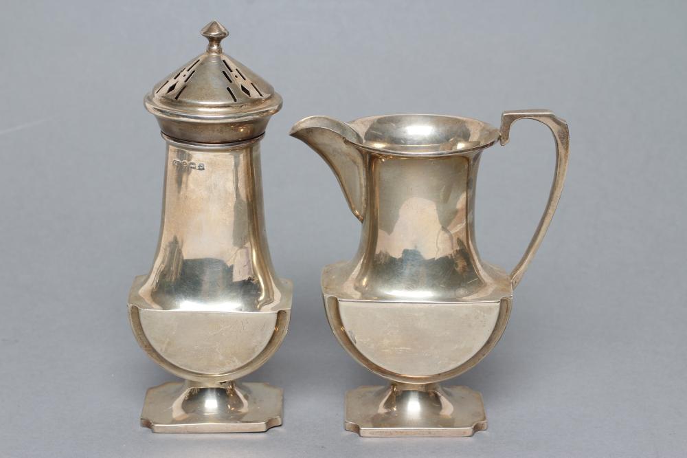 AN ART DECO STRAWBERRY SET Image