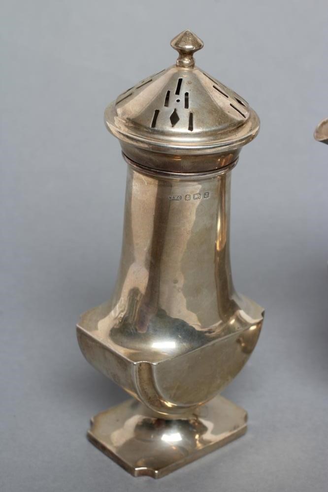 AN ART DECO STRAWBERRY SET Image