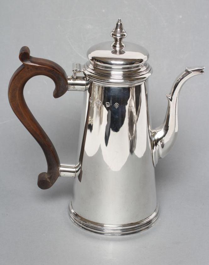 A QUEEN ANNE STYLE HOT WATER JUG Image