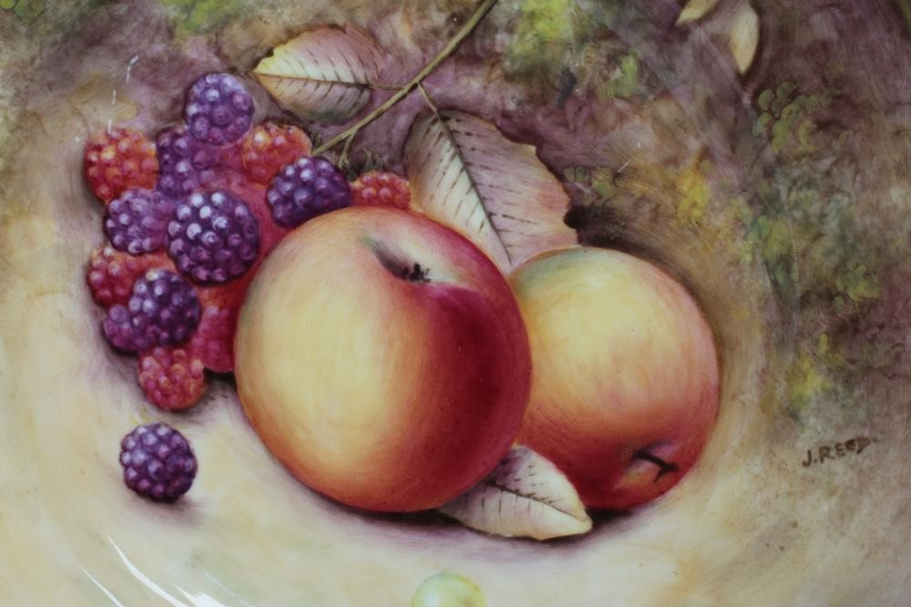 A ROYAL WORCESTER CHINA PLATE Image