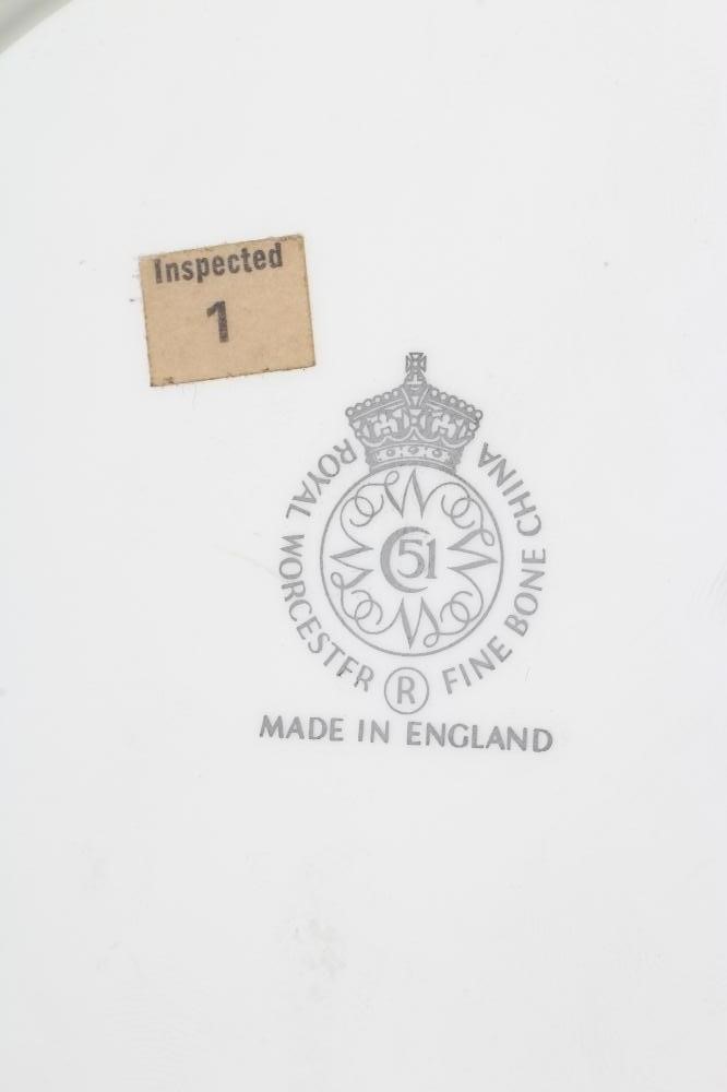 A ROYAL WORCESTER CHINA PLATE Image