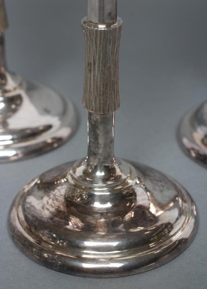 A SET OF THREE GOBLETS Image