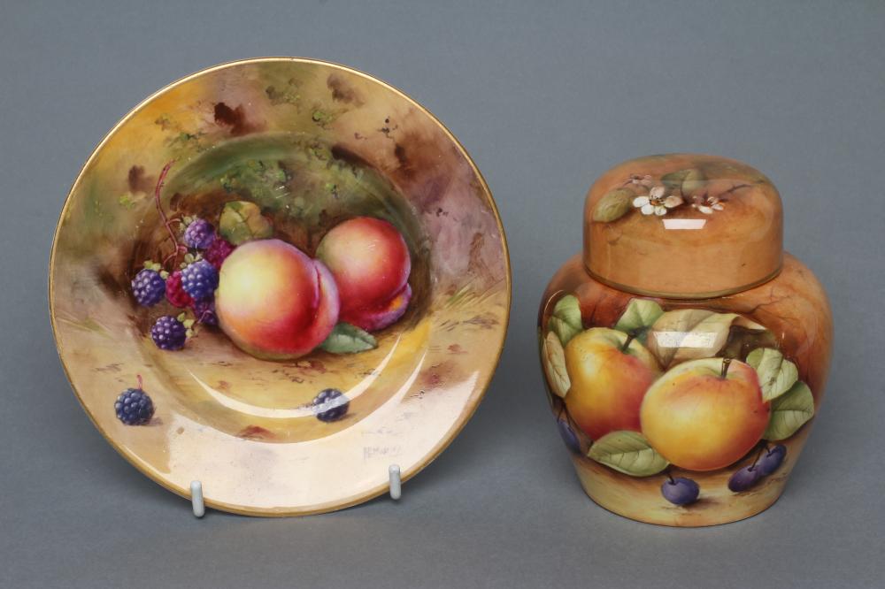 A ROYAL WORCESTER CHINA TEA PLATE Image