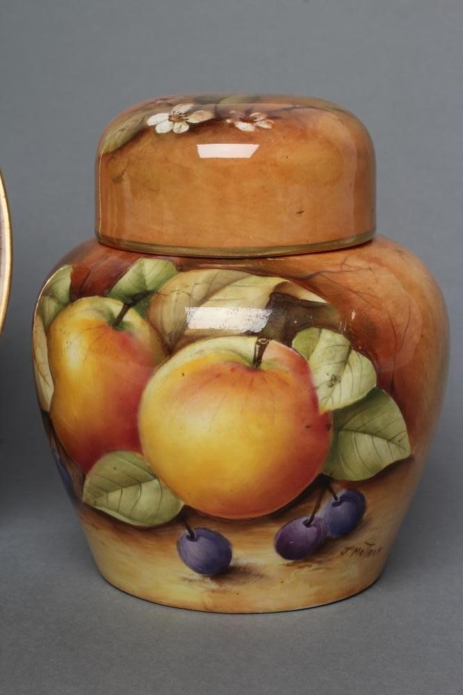 A ROYAL WORCESTER CHINA TEA PLATE Image