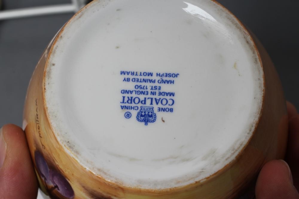 A ROYAL WORCESTER CHINA TEA PLATE Image