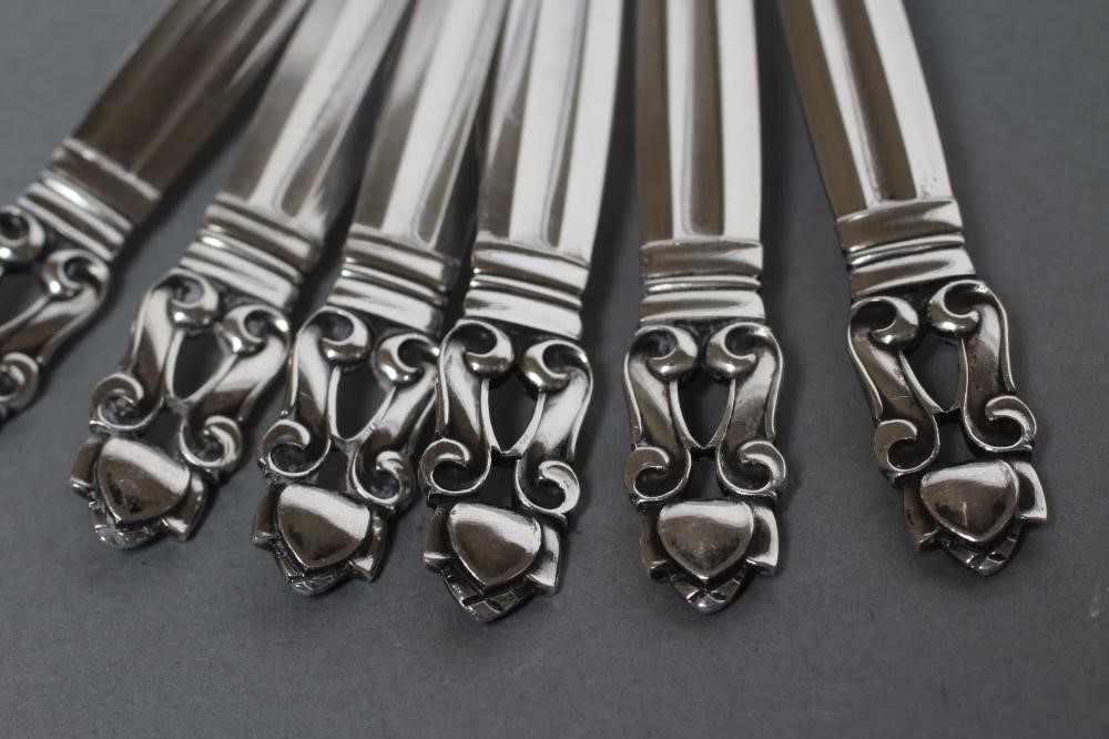 A SET OF SIX GEORG JENSEN TEASPOONS Image