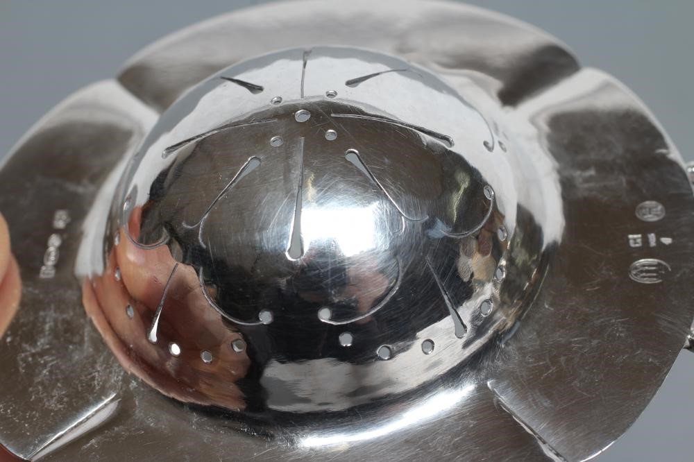 A GEORG JENSEN STAND Image