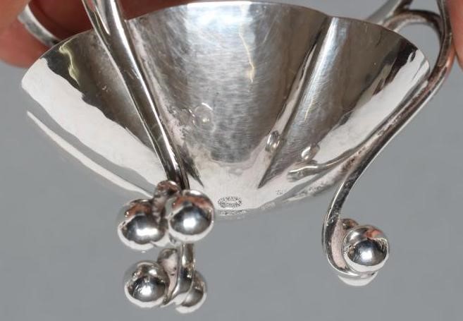 A GEORG JENSEN STAND Image