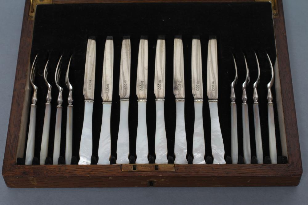 AN EDWARDIAN SET OF EIGHT PAIRS OF FRUIT KNIVES AND FORKS Image