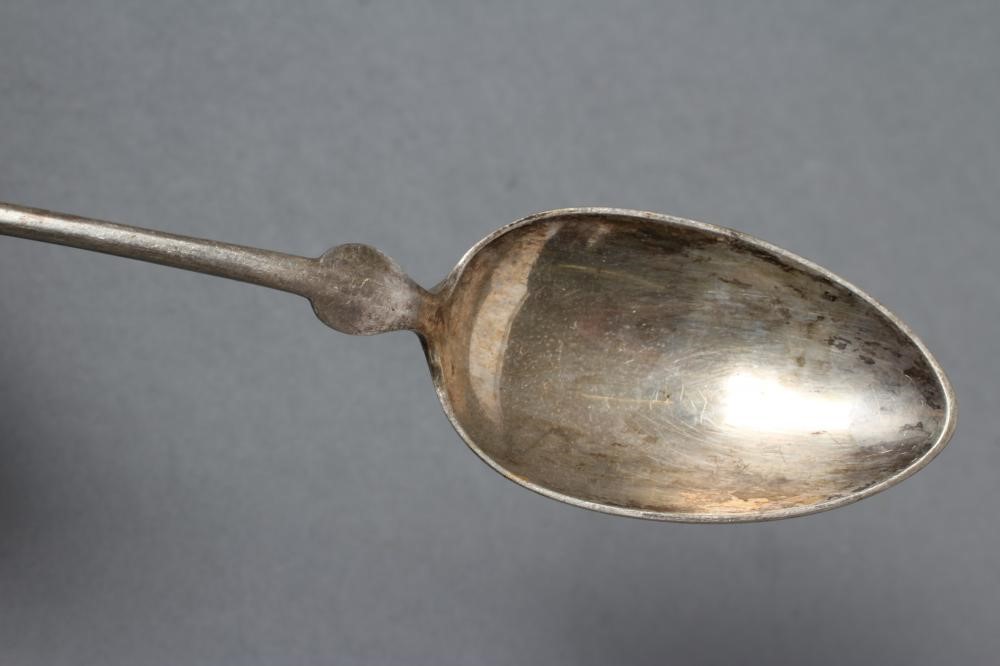 A HUNGARIAN PART TABLE SERVICE Image