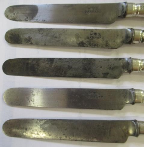 A SET OF TWELVE WILLIAM IV DESSERT KNIVES Image