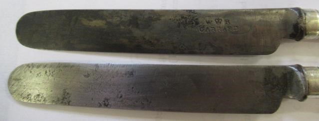 A SET OF TWELVE WILLIAM IV DESSERT KNIVES Image