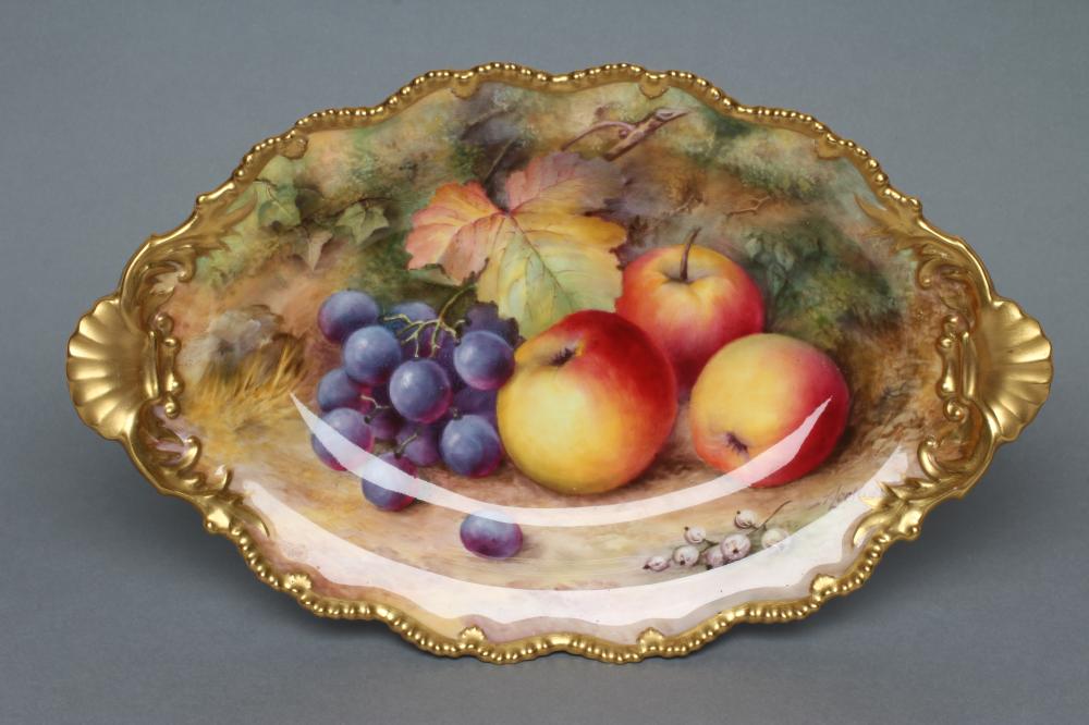 A ROYAL WORCESTER CHINA LOW PEDESTAL DISH Image