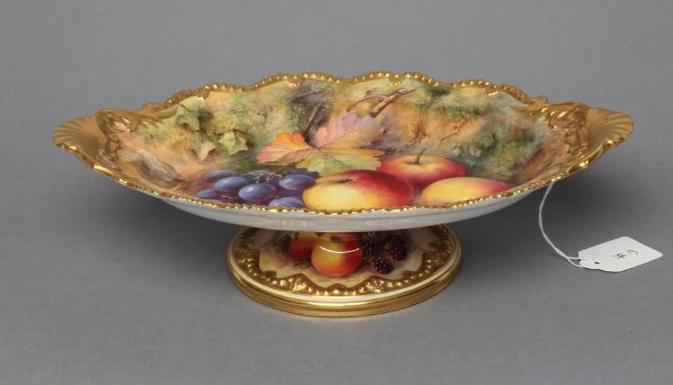 A ROYAL WORCESTER CHINA LOW PEDESTAL DISH Image