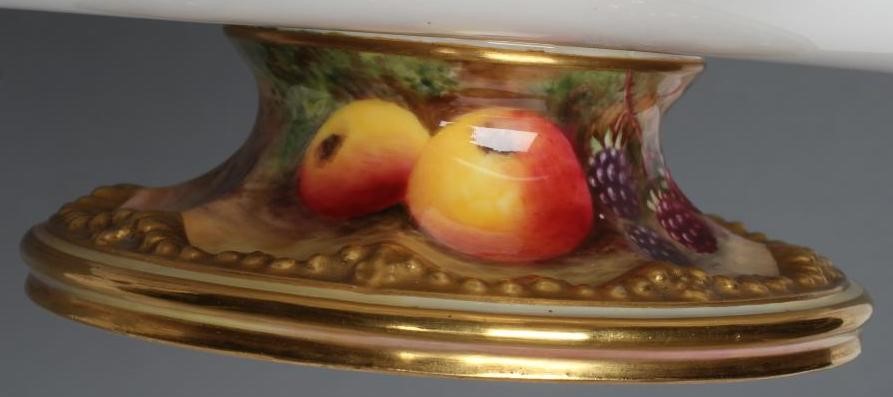 A ROYAL WORCESTER CHINA LOW PEDESTAL DISH Image