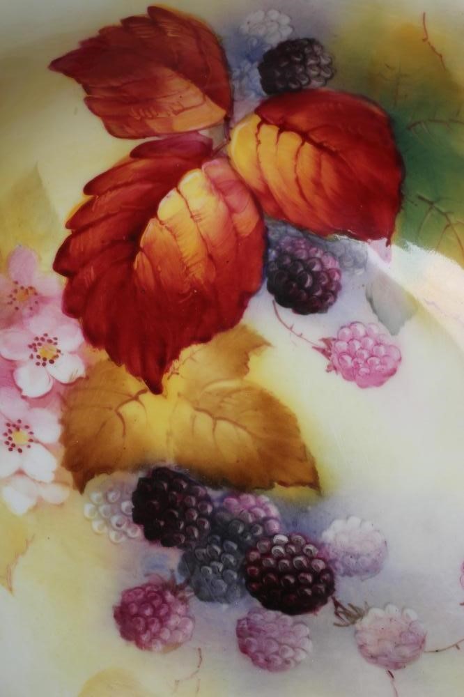 A ROYAL WORCESTER CHINA BOWL Image