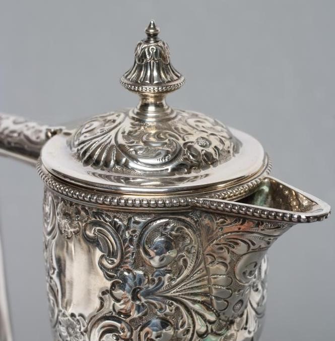 A LATE VICTORIAN GLASS CLARET JUG Image