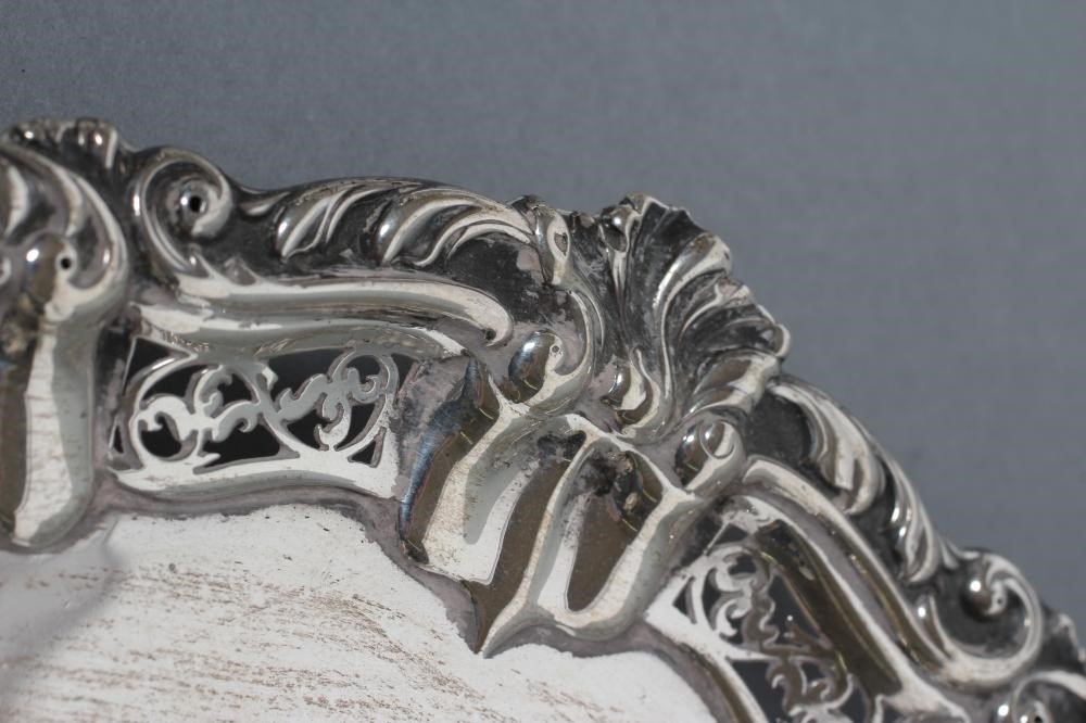 AN EDWARDIAN SMALL SALVER Image