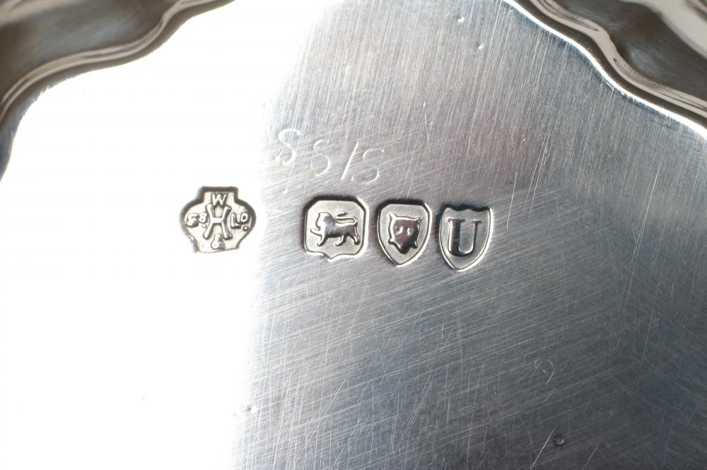 A LATE VICTORIAN WAITER Image