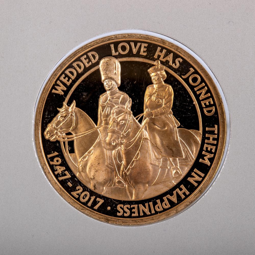 AN ELIZABETH II "TRIAL OF THE PYX" £5 GOLD PROOF COIN Image