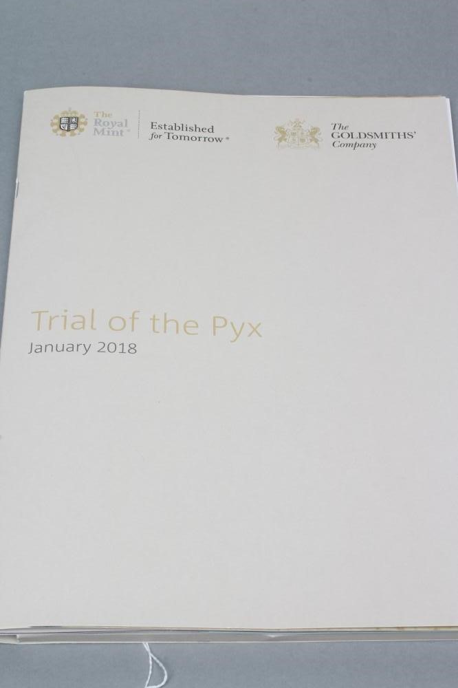 AN ELIZABETH II "TRIAL OF THE PYX" £5 GOLD PROOF COIN Image