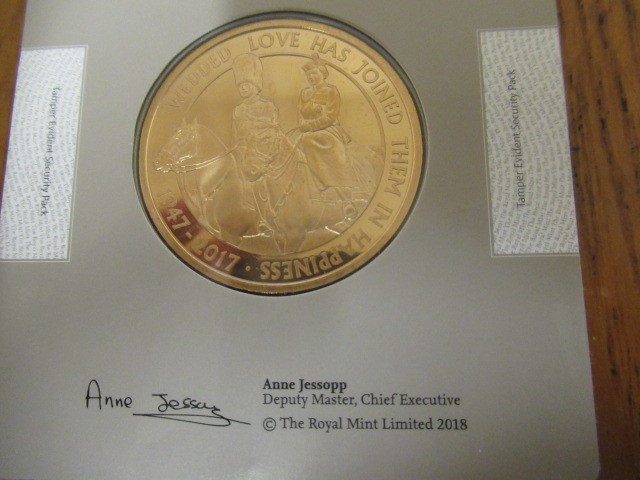 AN ELIZABETH II "TRIAL OF THE PYX" £5 GOLD PROOF COIN Image