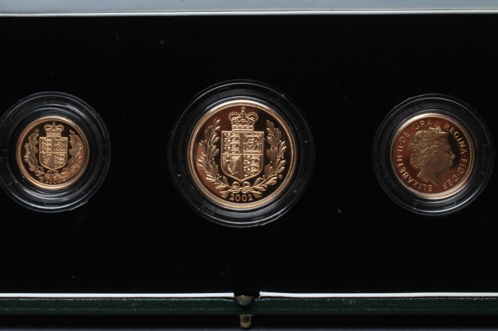 THE 2002 UK GOLD PROOF THREE COIN SOVEREIGN SET Image