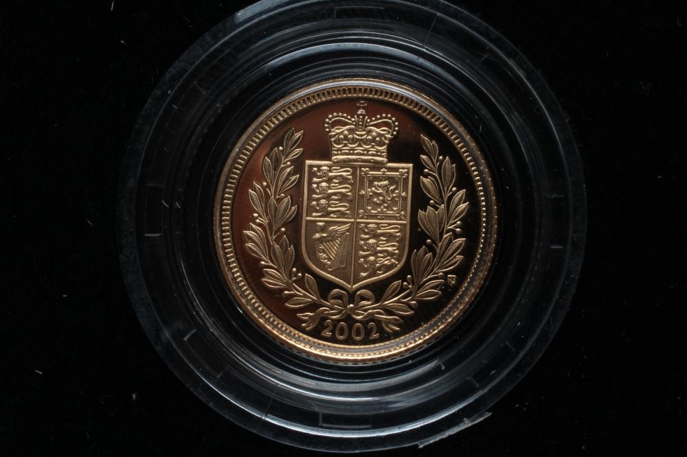 THE 2002 UK GOLD PROOF THREE COIN SOVEREIGN SET Image